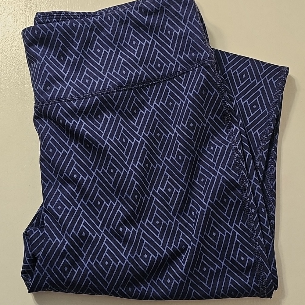 Half Moon Capri Leggings Blue Geometric Patterned Size Large NWT
